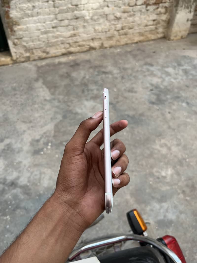 Apple iPhone 7 Plus 2