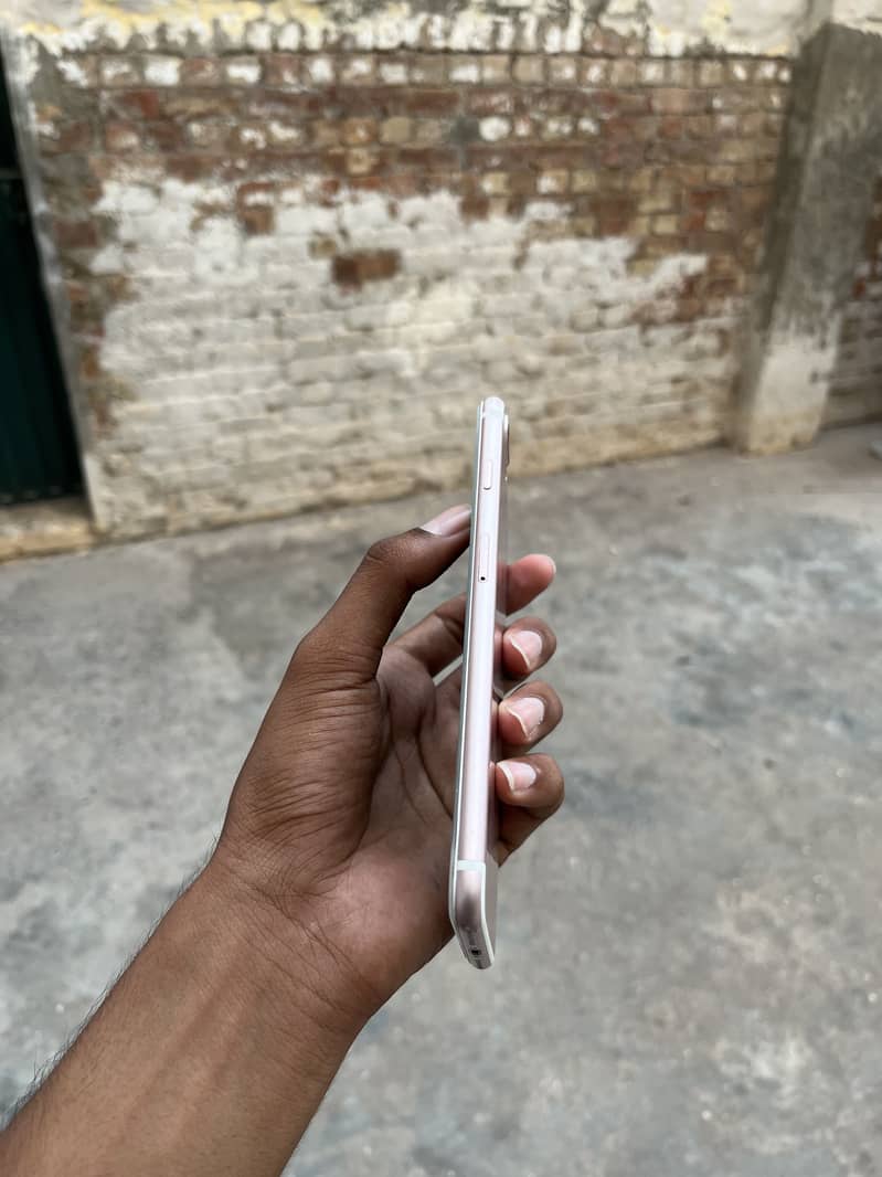 Apple iPhone 7 Plus 3