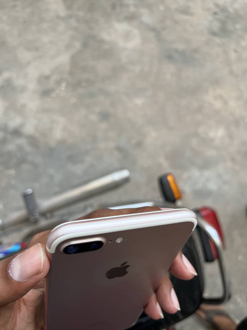 Apple iPhone 7 Plus 5