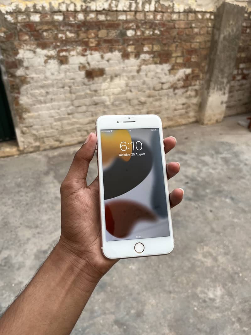 Apple iPhone 7 Plus 8