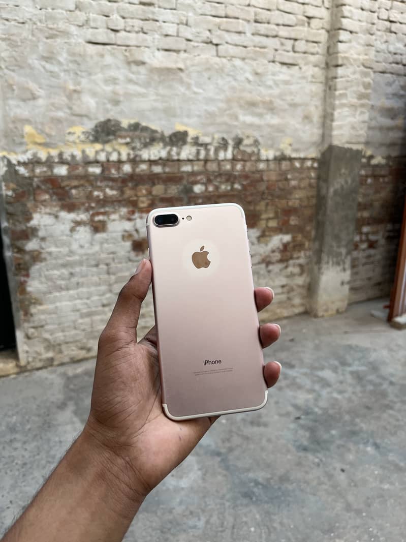 Apple iPhone 7 Plus 9