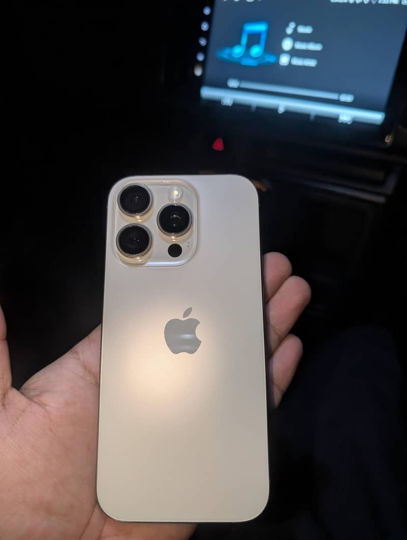 Apple iPhone 16 Pro 0