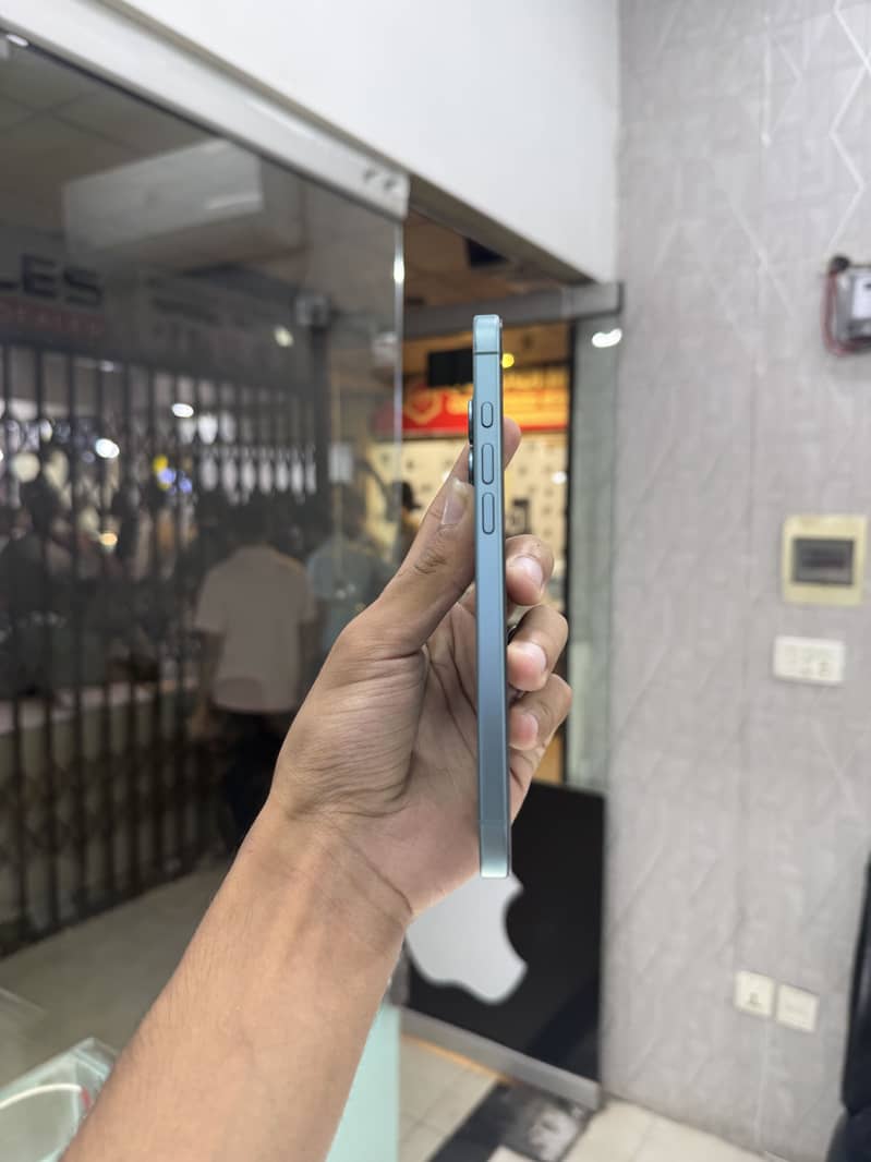 Apple iPhone 16 Plus 4