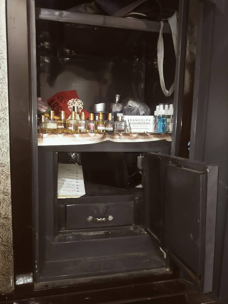 shelf Almari 3