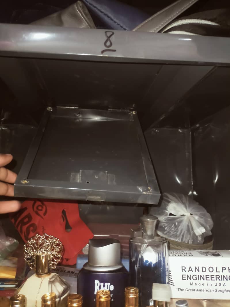shelf Almari 4