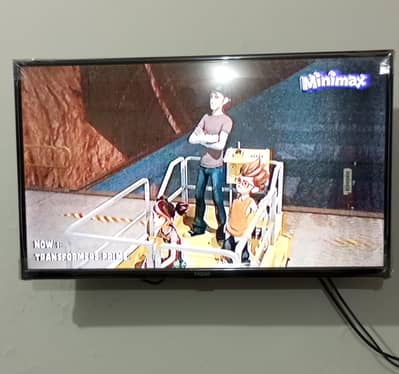 32 inches led tv for sale . . . with stand and remote . .