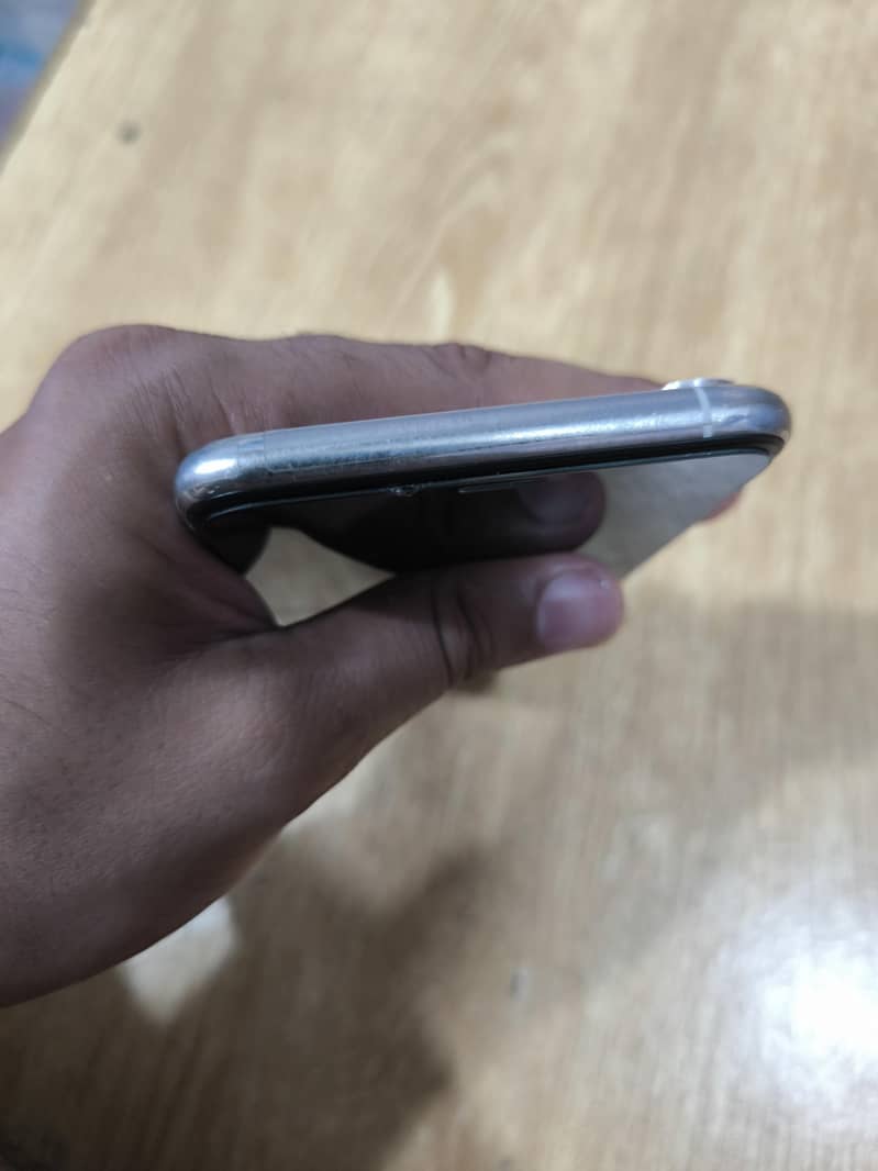 Apple iPhone 11 Pro Max 2