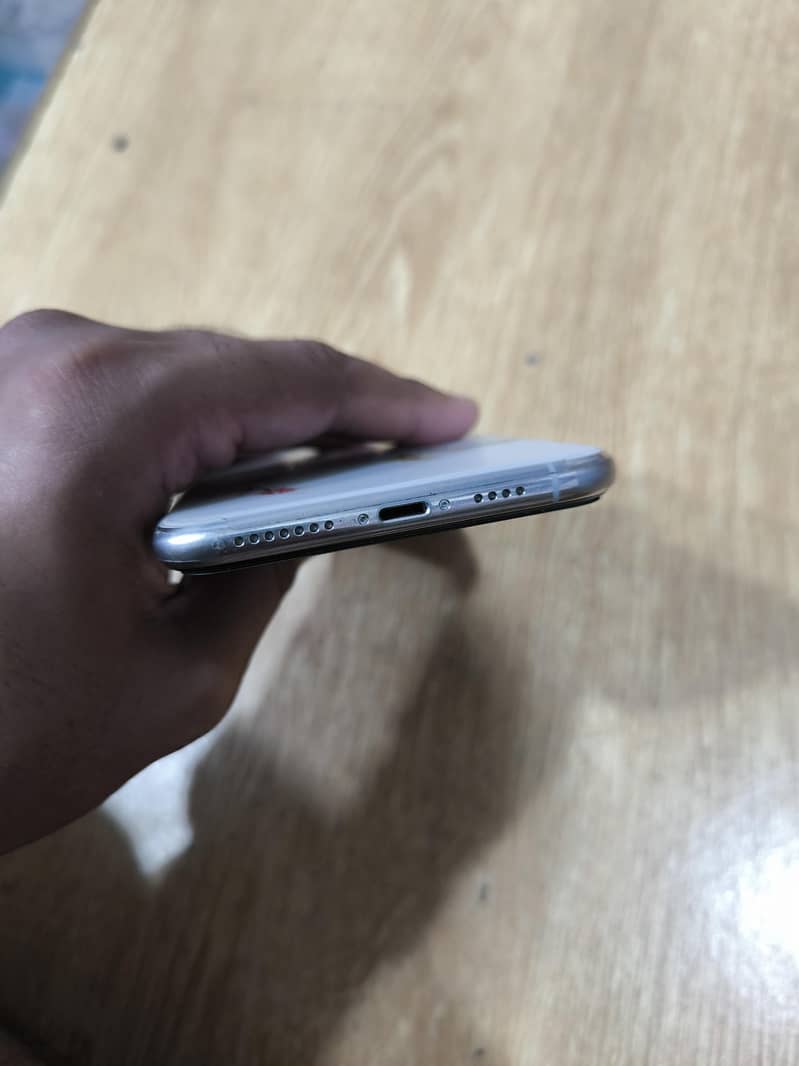 Apple iPhone 11 Pro Max 4