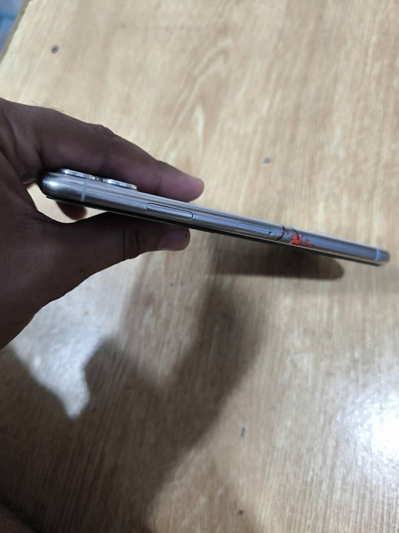 Apple iPhone 11 Pro Max 5