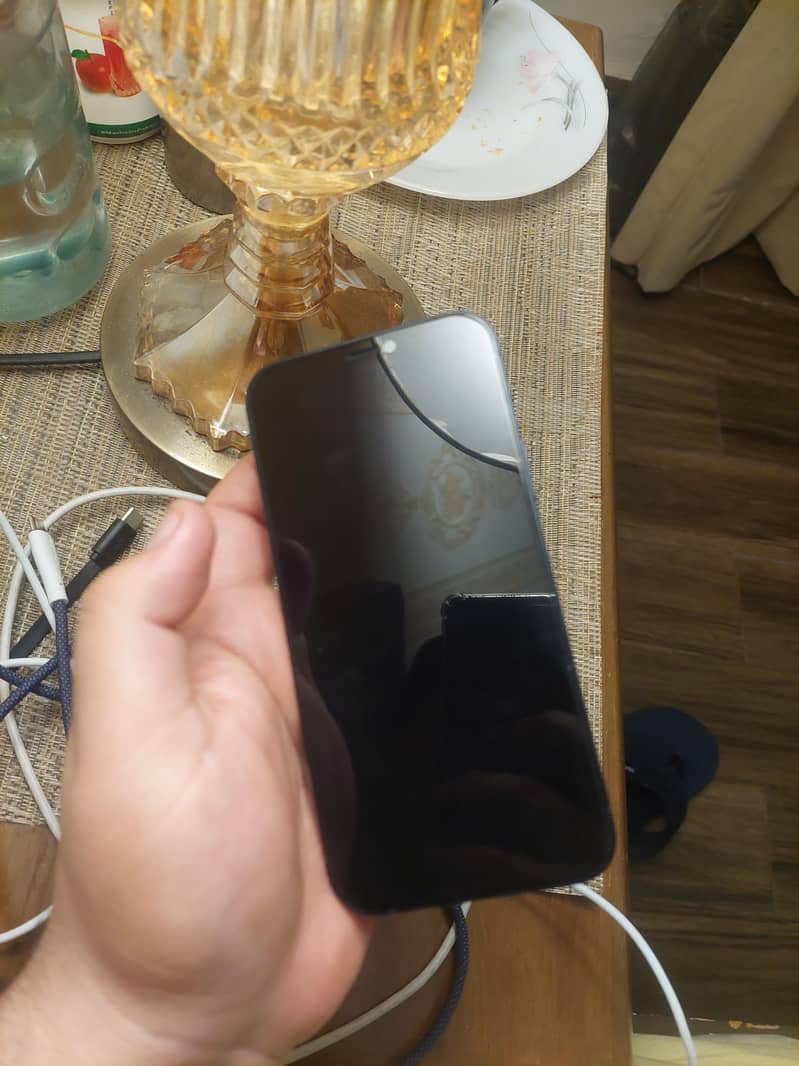 Apple iPhone 12 4