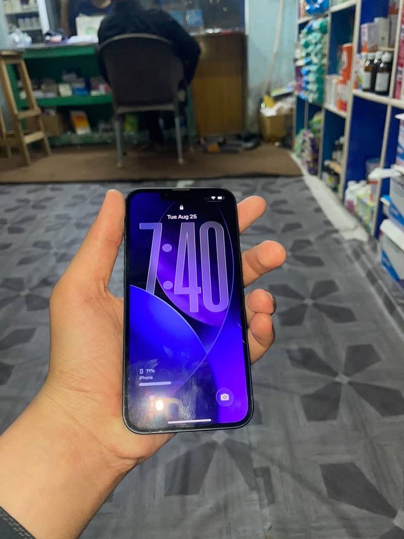 Apple iPhone 13 2