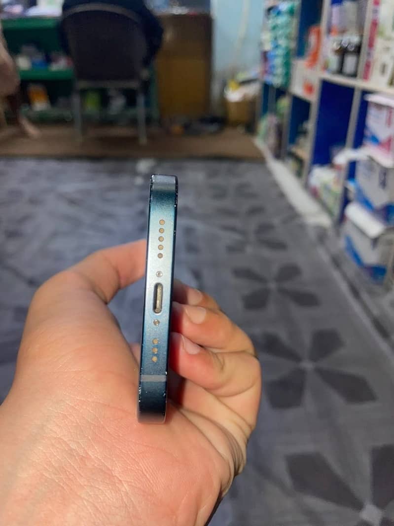 Apple iPhone 13 3