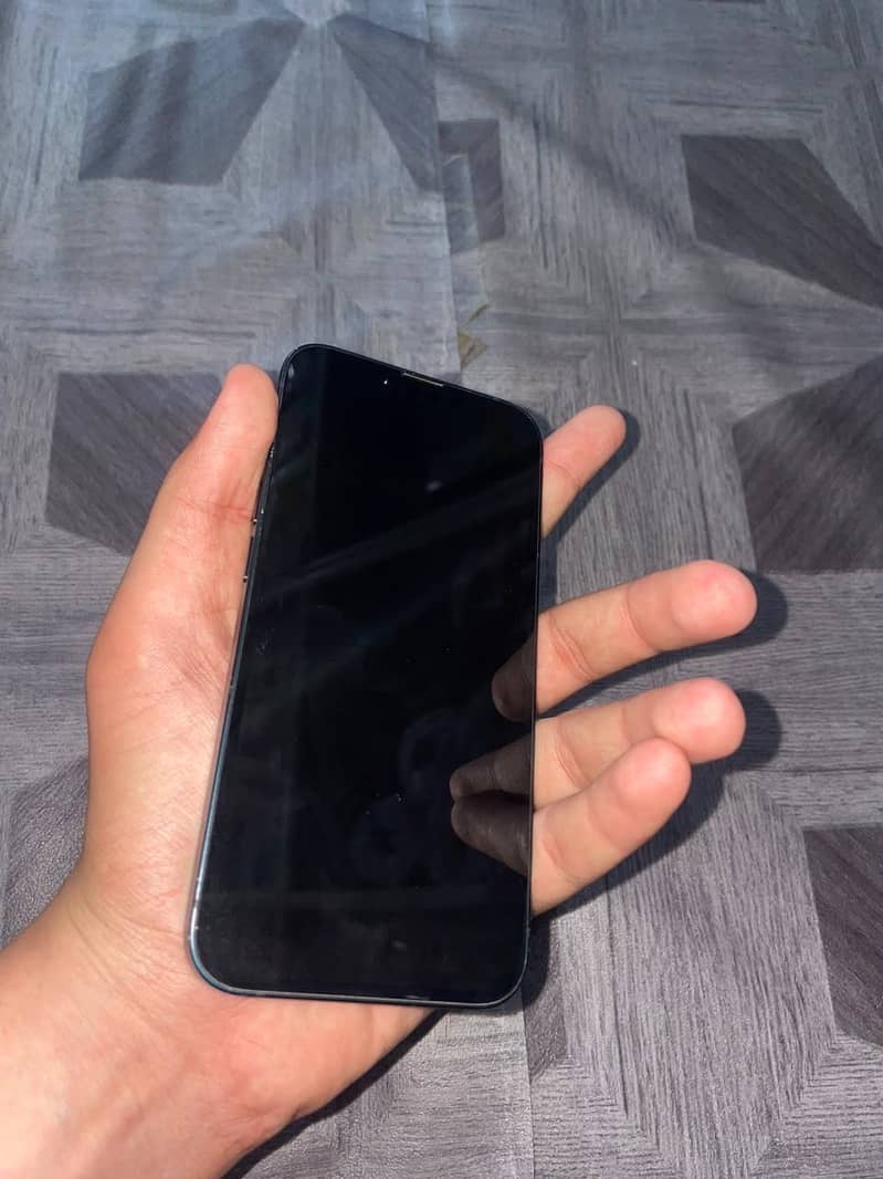 Apple iPhone 13 4
