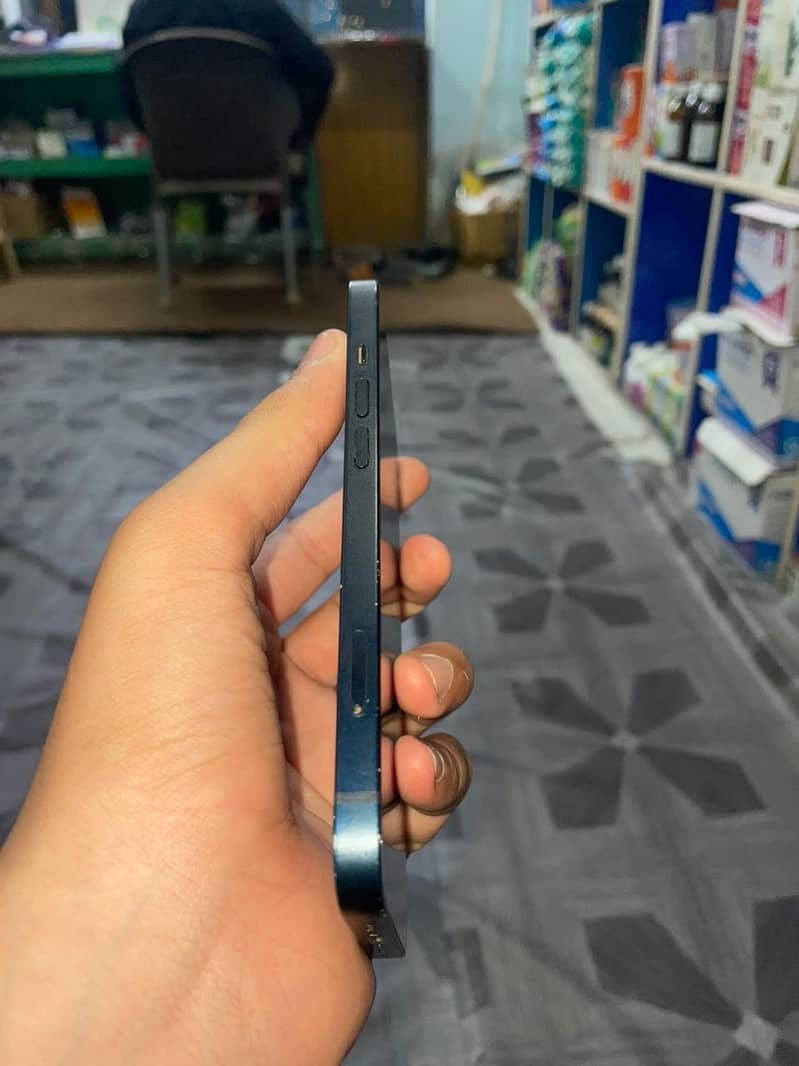 Apple iPhone 13 7
