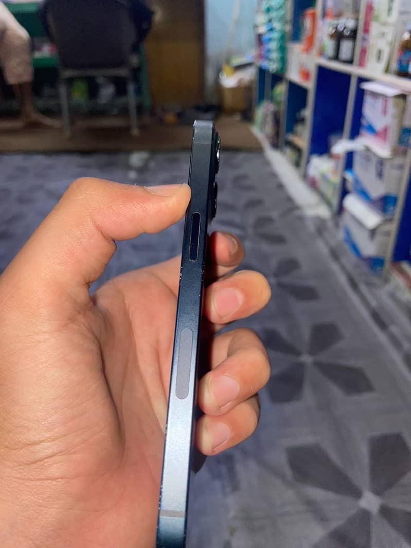 Apple iPhone 13 8