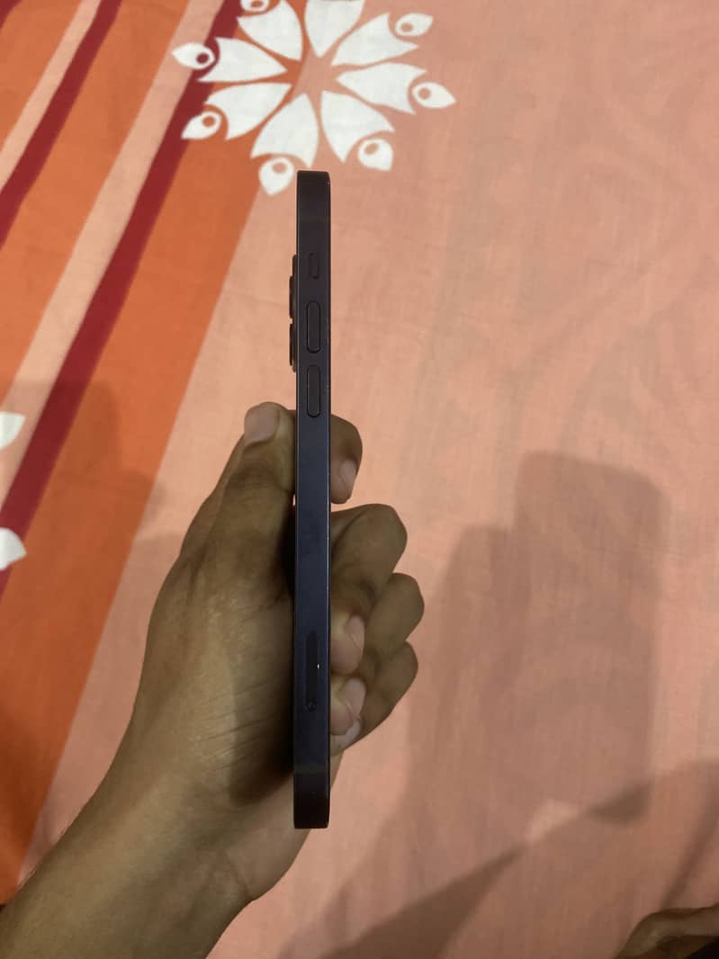 iPhone 12 4