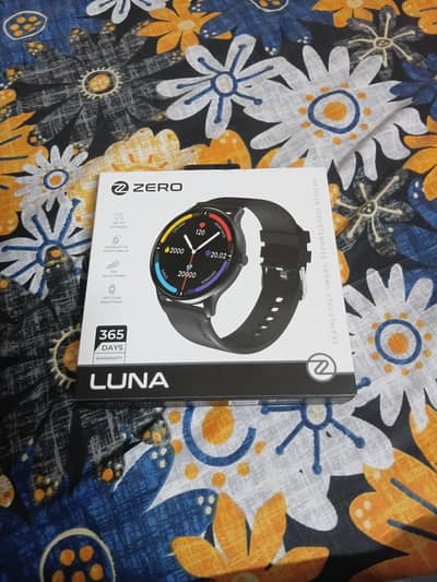 zero luna smartwatch best condition with the official box