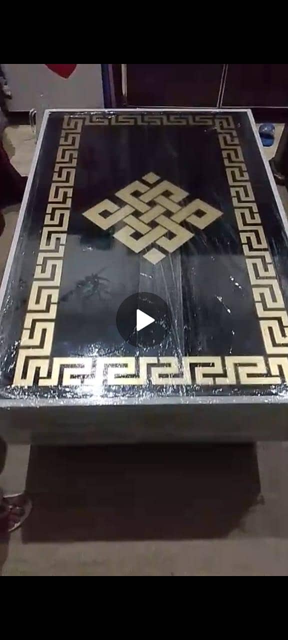 Table in Excellent Condition 0