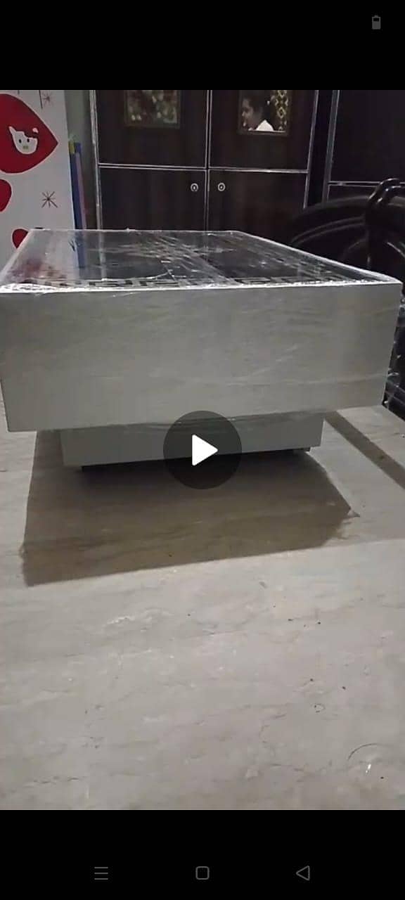 Table in Excellent Condition 2