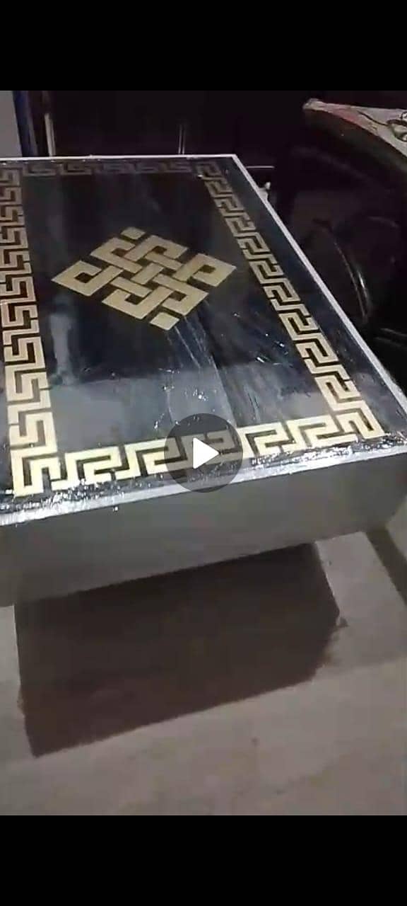 Table in Excellent Condition 3