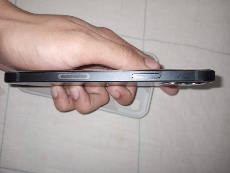 Apple iPhone 12 1
