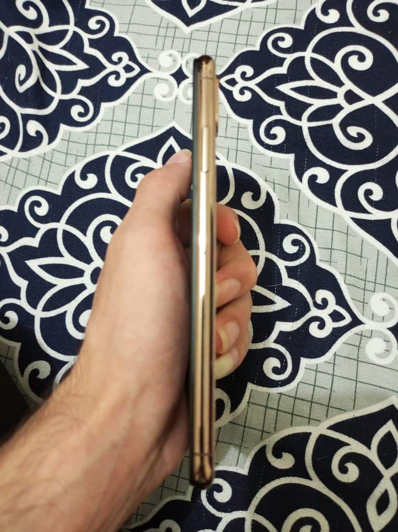 Apple iPhone XS Max 1