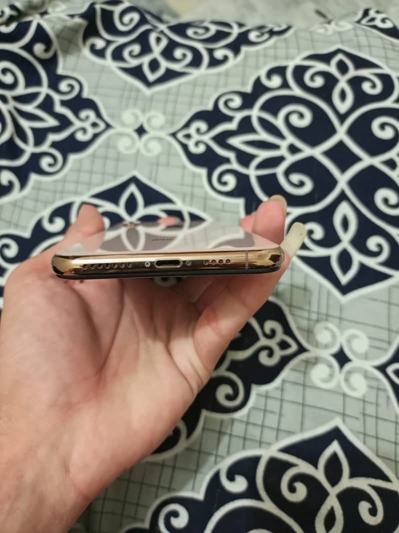 Apple iPhone XS Max 2