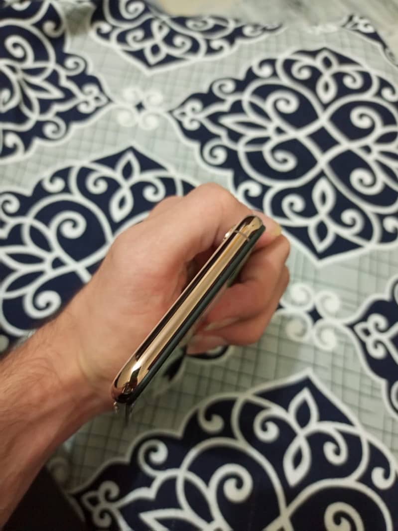 Apple iPhone XS Max 5