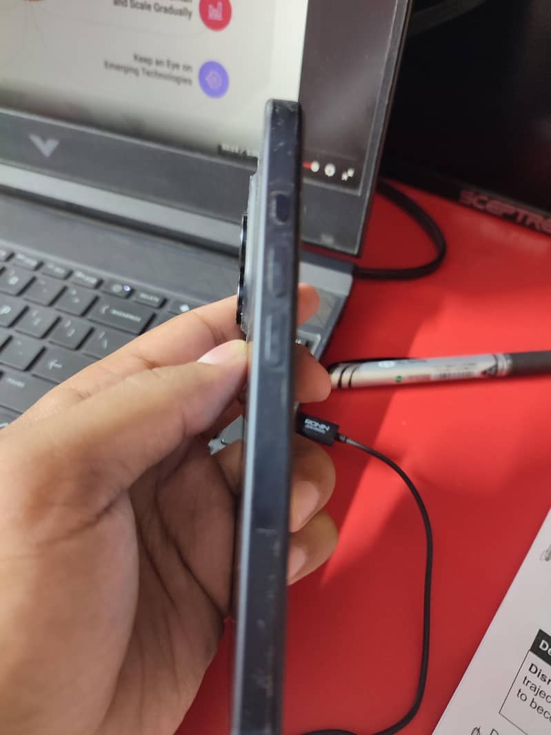 Apple iPhone 15 Pro 2