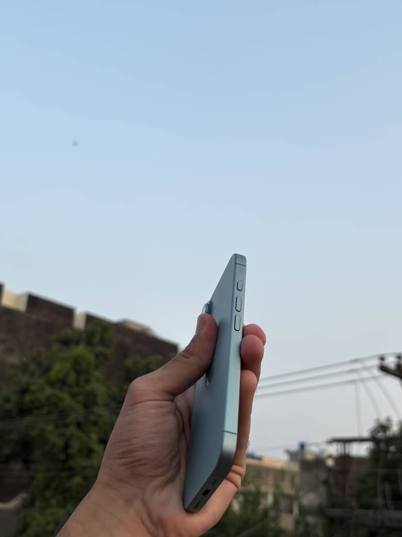 Apple iPhone 16 1