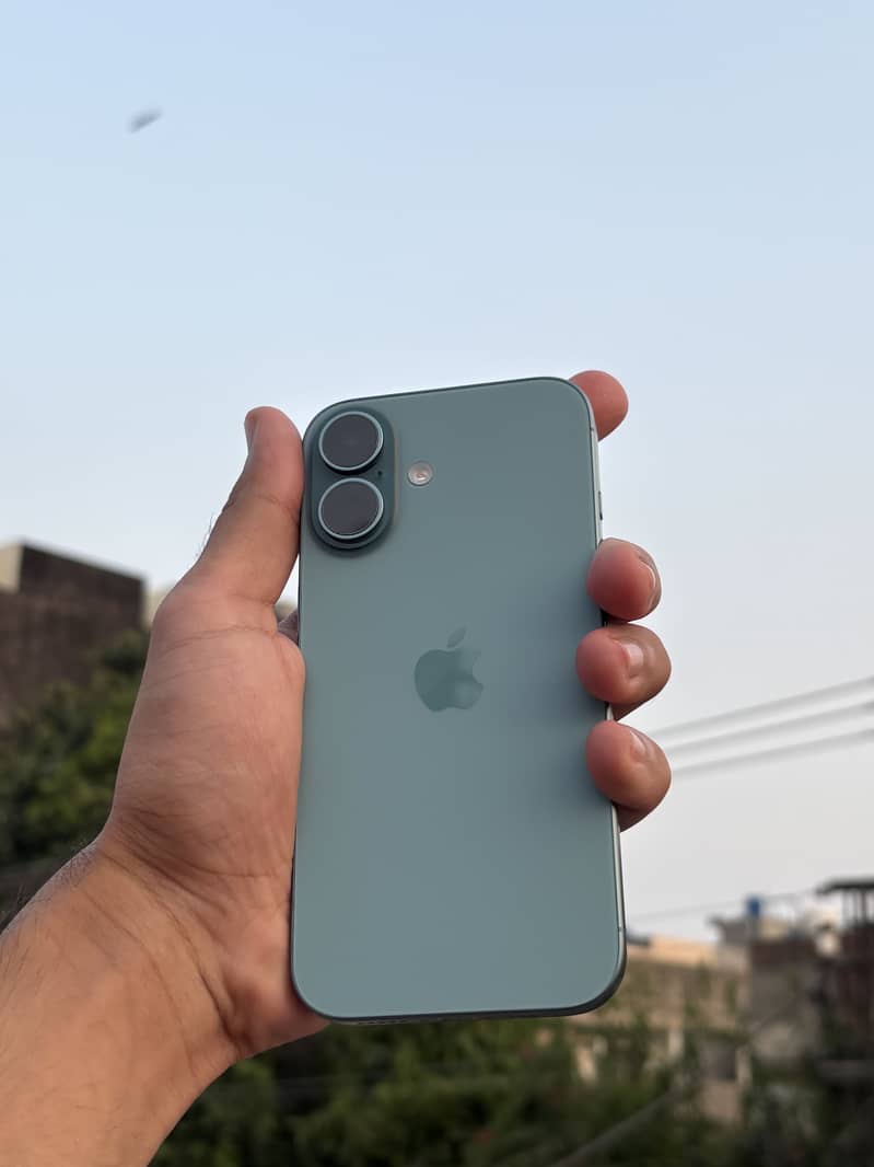 Apple iPhone 16 5