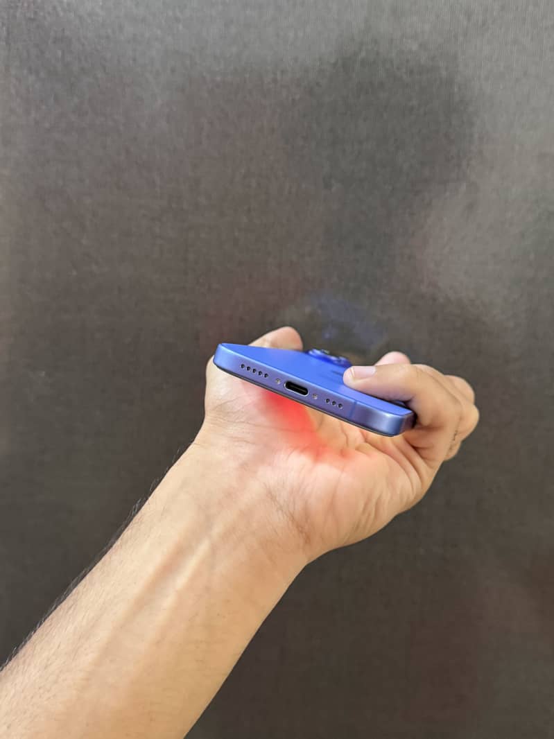 Apple iPhone 16 3