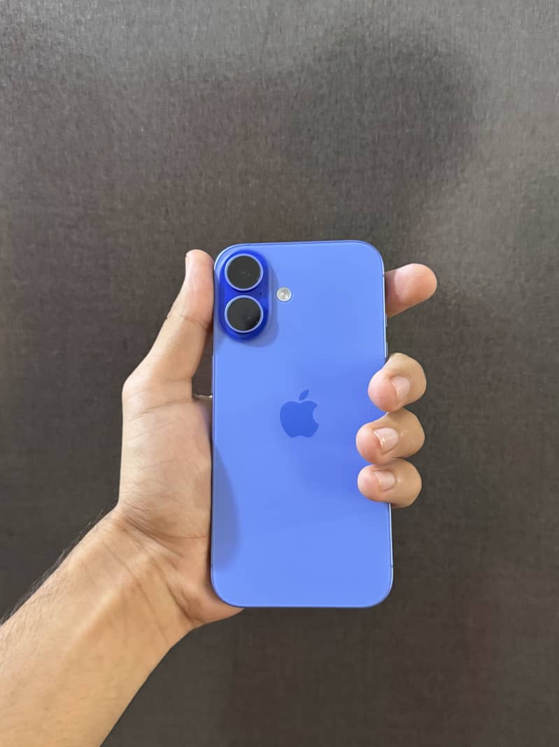 Apple iPhone 16 4