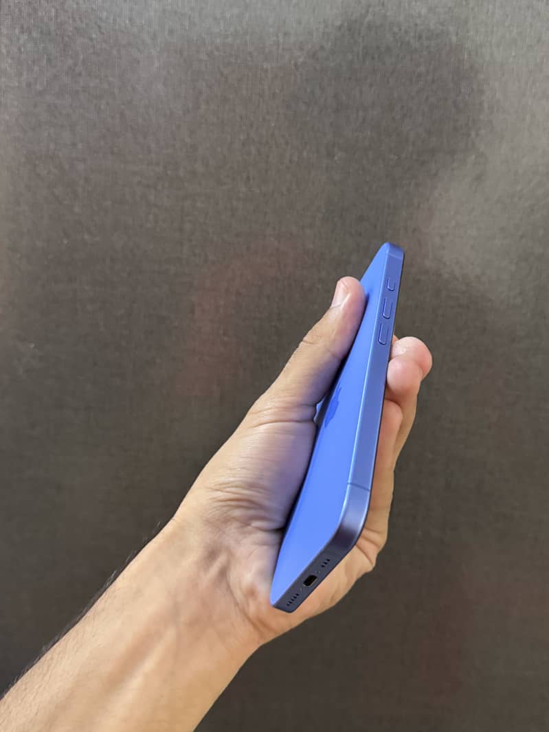 Apple iPhone 16 5