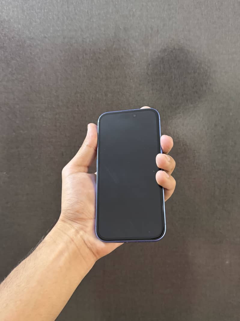Apple iPhone 16 6