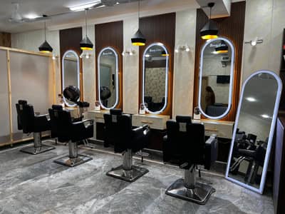 04 Saloon cutting Chairs