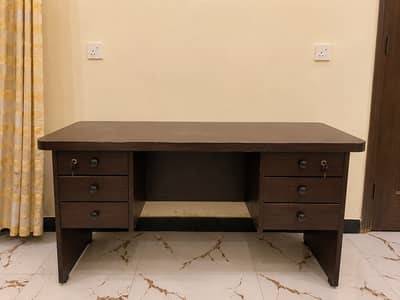Large Wooden Office Desk (6 drawers) and 2 lockers with keys