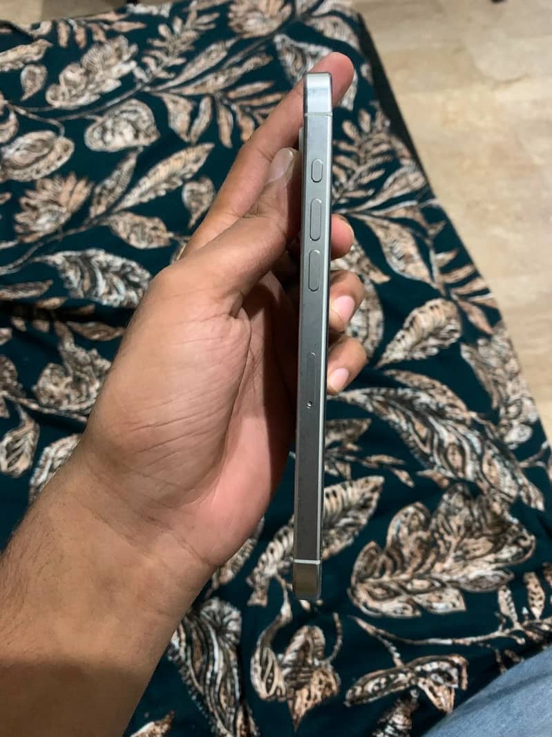 Apple iPhone 15 Pro Max 5