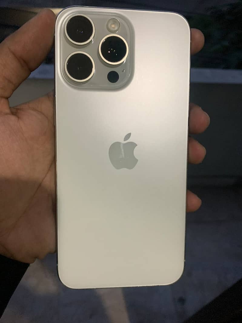 Apple iPhone 15 Pro Max 6