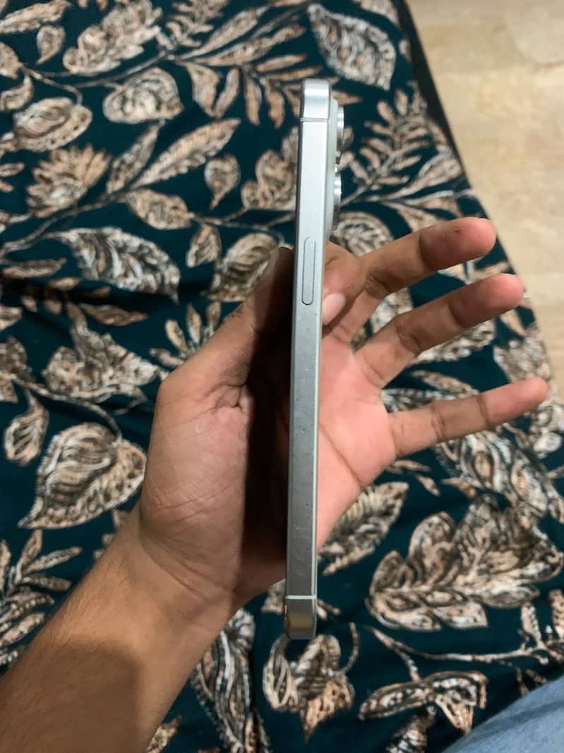 Apple iPhone 15 Pro Max 7