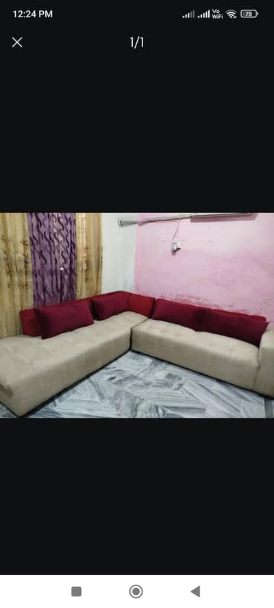 Good condition L shaped sofa. .