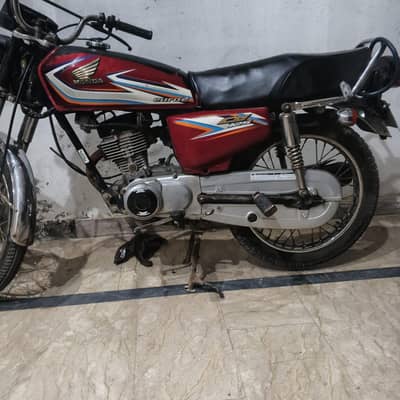 Honda 125 genuine condition all document clear 2020 Mdl