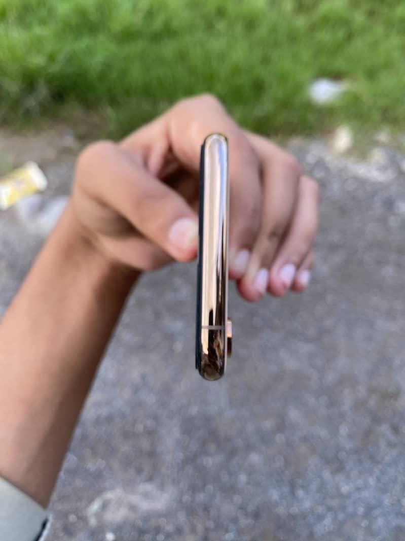Apple iPhone XS 6