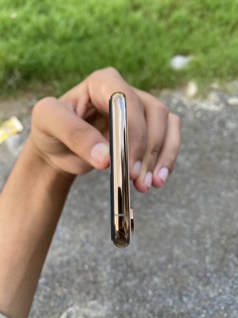 Apple iPhone XS 7