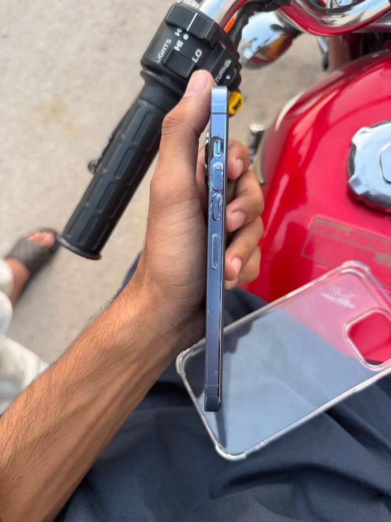 Apple iPhone 13 Pro Max 3
