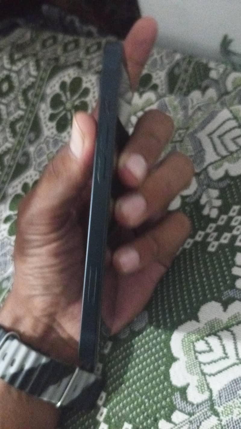 Apple iPhone 13 jv 3