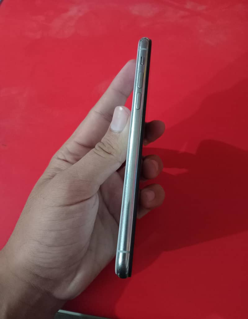 Apple iPhone X 3