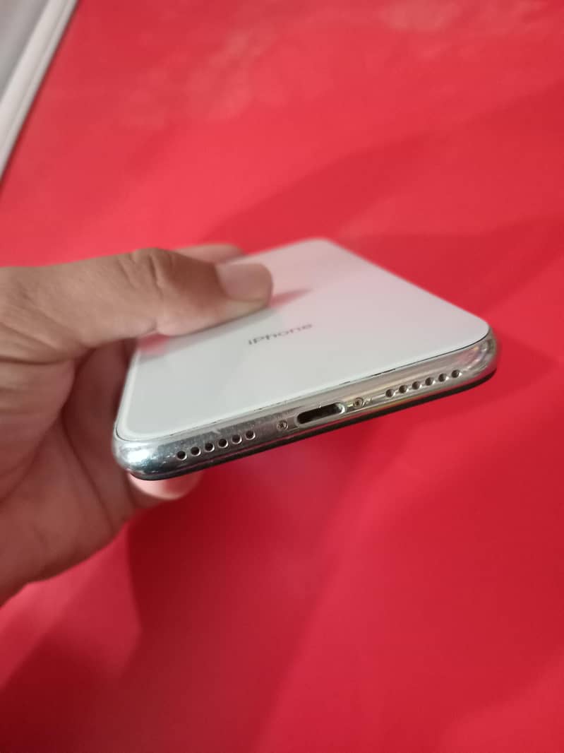 Apple iPhone X 4