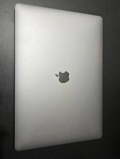 MACBOOK PRO 2018 15 INCHES