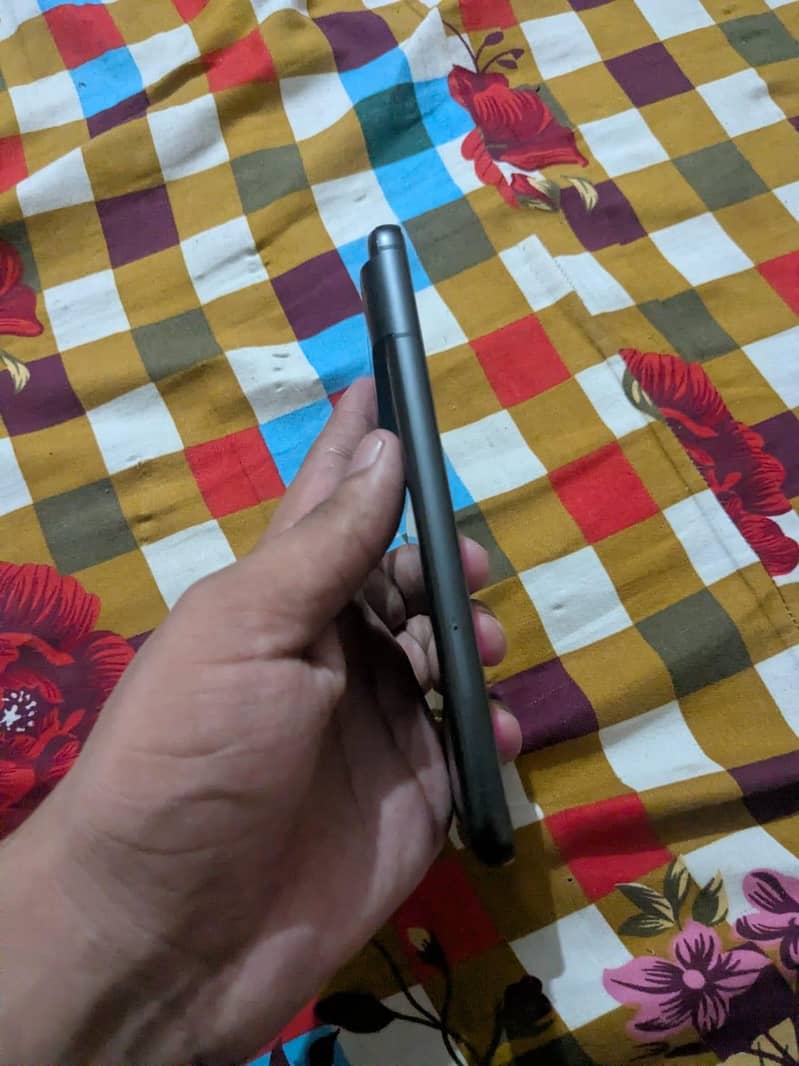 Google Pixel 8 4